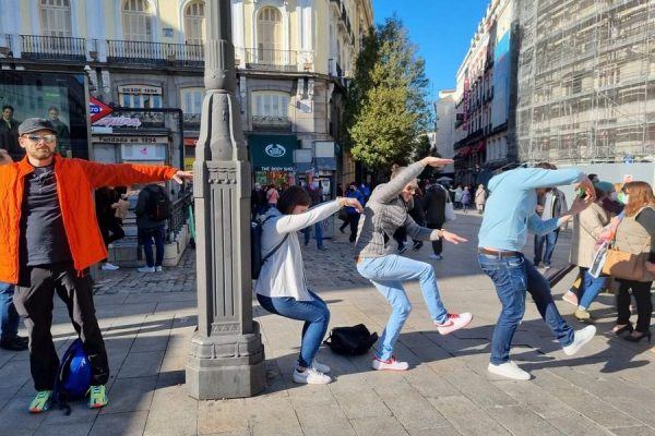 scavenger-hunt-madrid Scavenger hunt poses